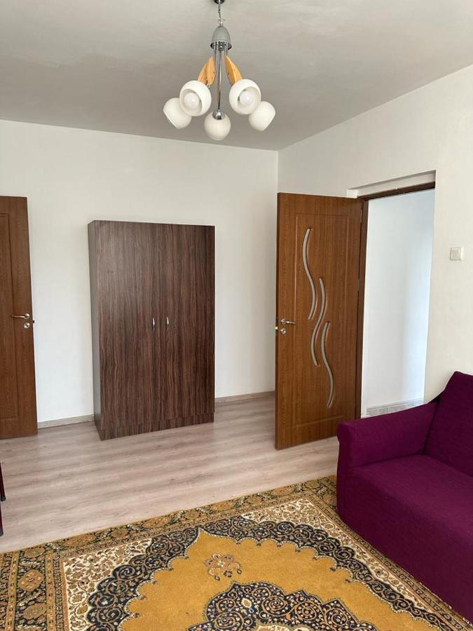 Velovan Apartment Крайова Екстериор снимка